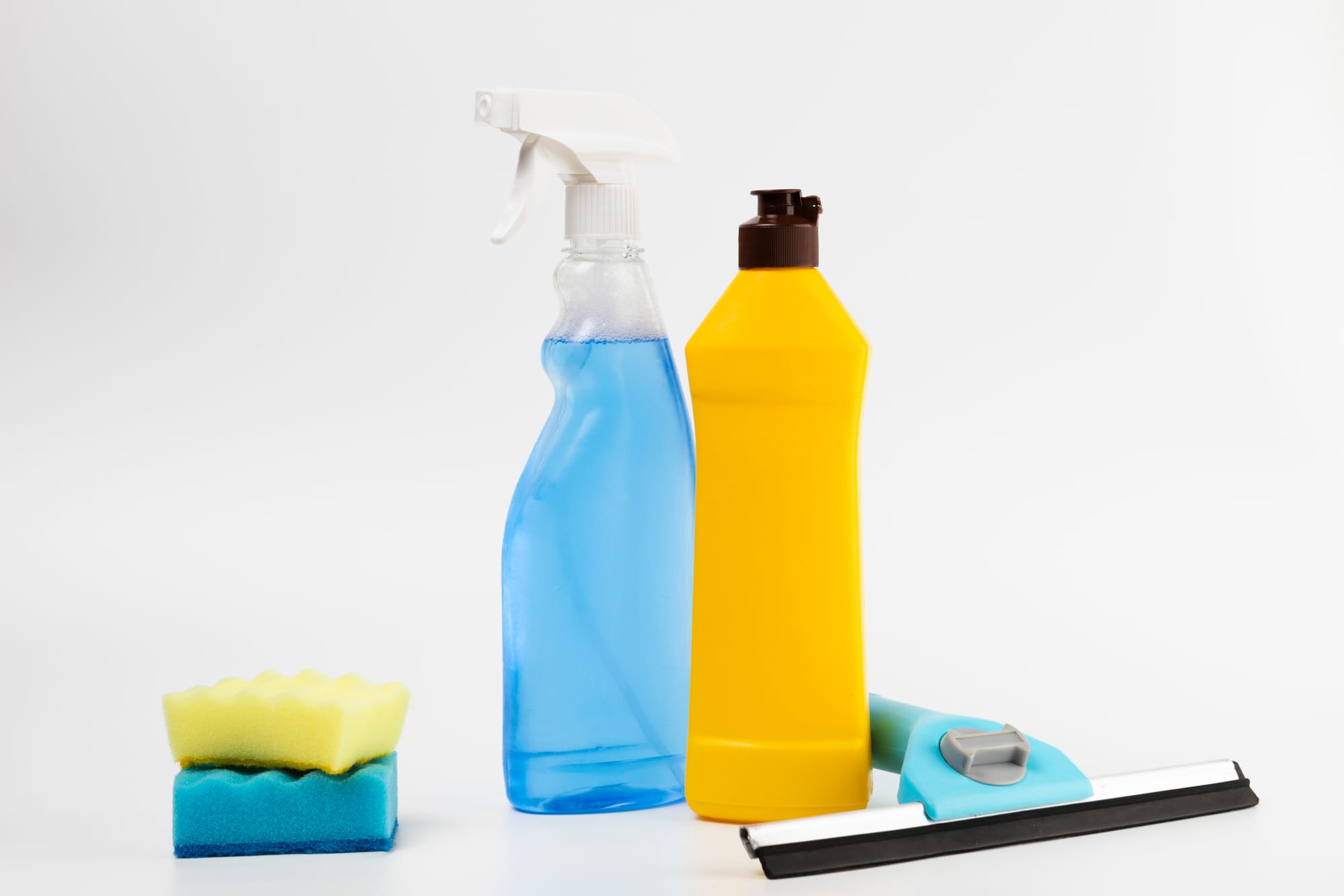¿Qué no mezclar al limpiar? 7 productos de limpieza que no debes juntar