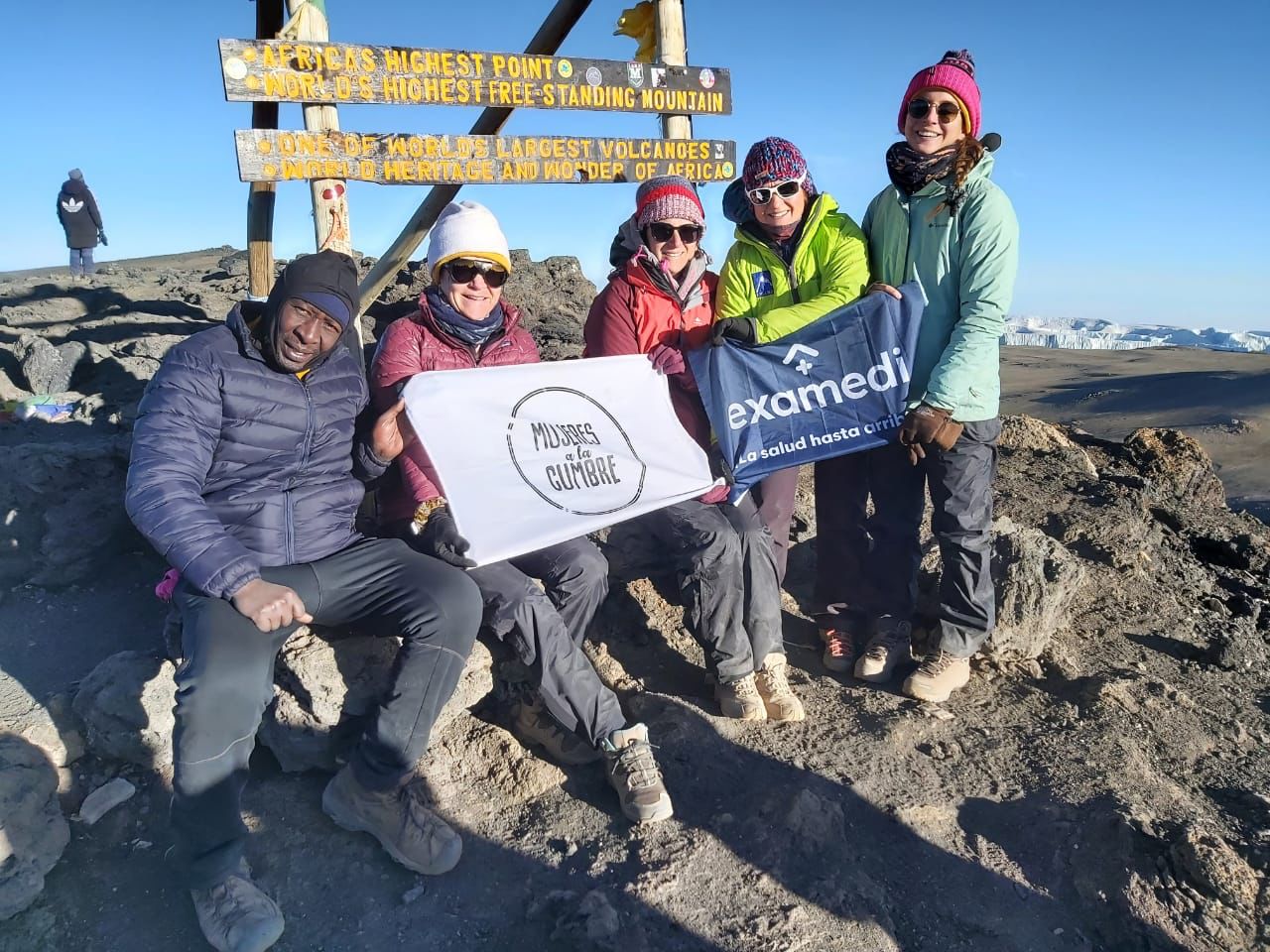 Examedi llega a la cima del Kilimanjaro: auspició grupo "Mujeres a la Cumbre"