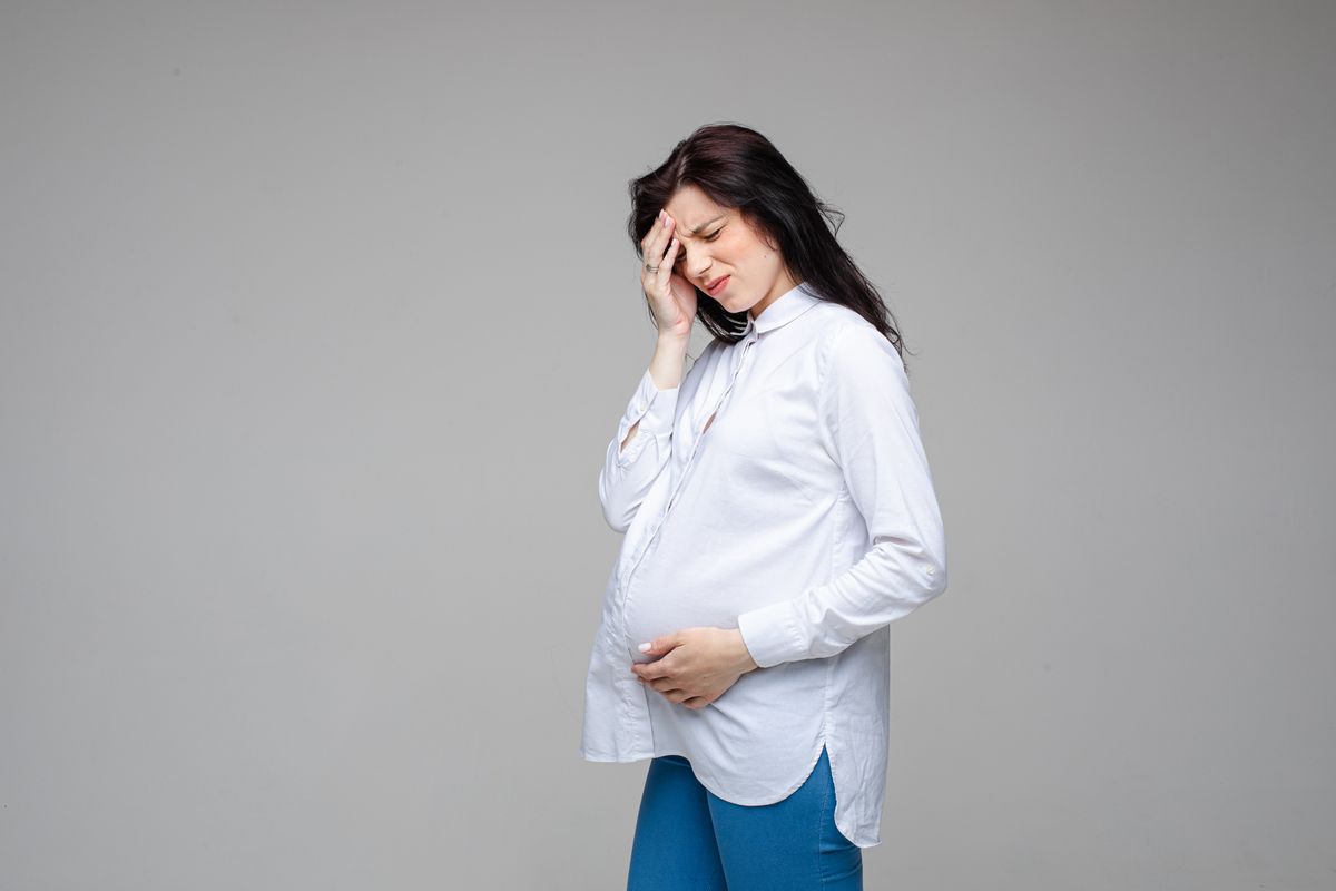 Dolor de cabeza en el embarazo: Causas y soluciones para este molesto síntoma