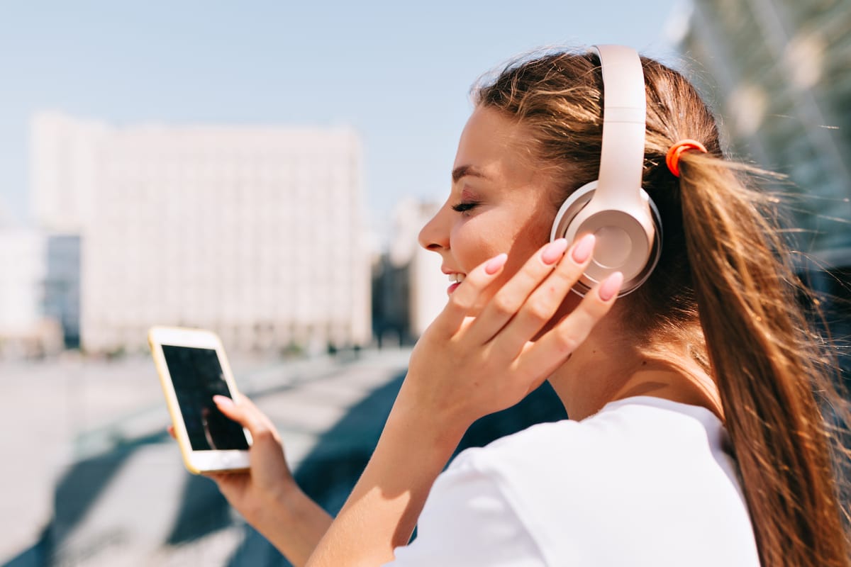 ¿Cuáles son las consecuencias de usar audífonos de mala calidad?
