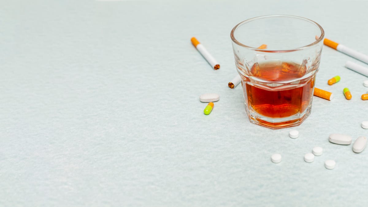 ¿Qué pasa si tomo alcohol con antibióticos?