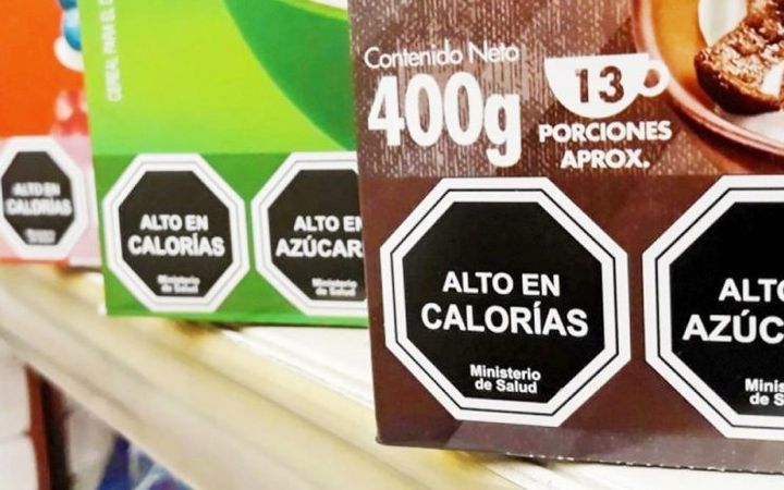 Aprende a entender el etiquetado de alimentos y los sellos de advertencia